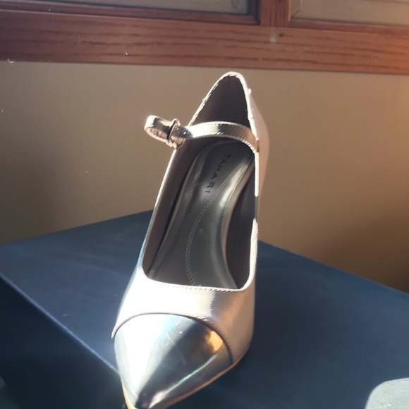 Tahari Blush colored heels - Picture 5 of 8
